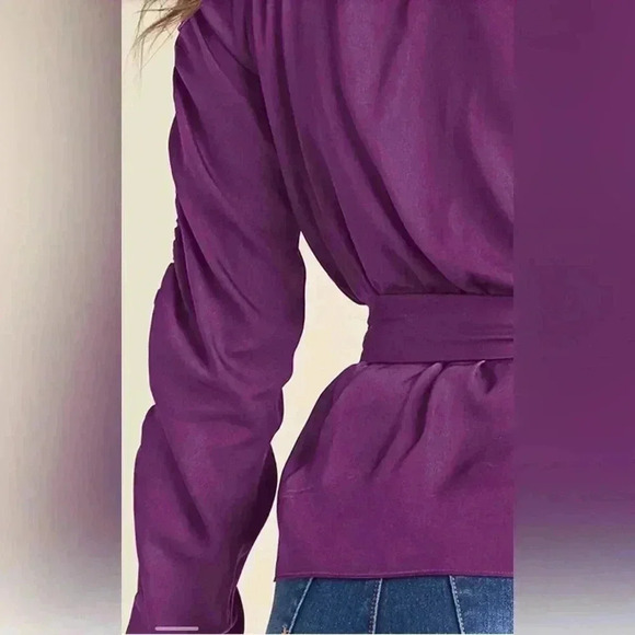 V neck belted top - Picture 5 of 16